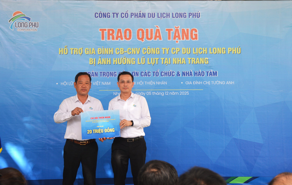 trao-qua-tang-ho-tro-lu-lut-2025-longphutourist-11.jpg