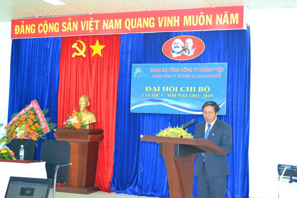 Nguyễn văn Hưởng – Phó bí thư Chi bộ đọc tuyên bố lý do, giớí thiệu đại biểu