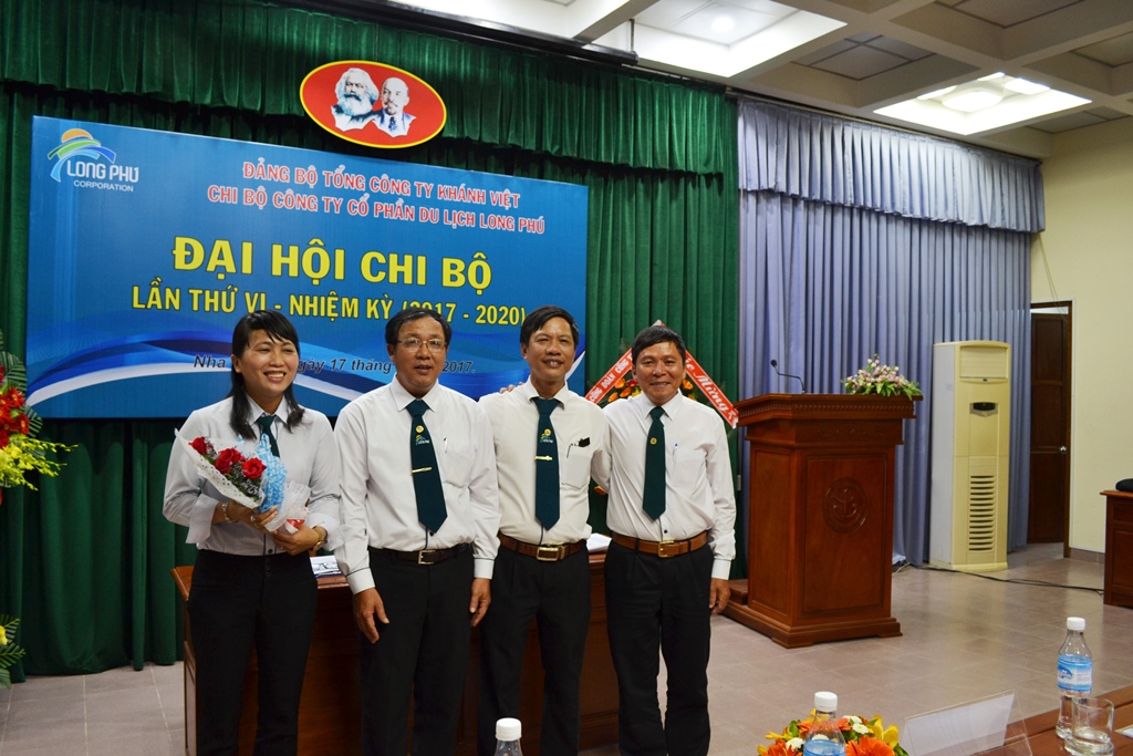 Dai-hoi-chi-bo-nhiem-ky-VI-11