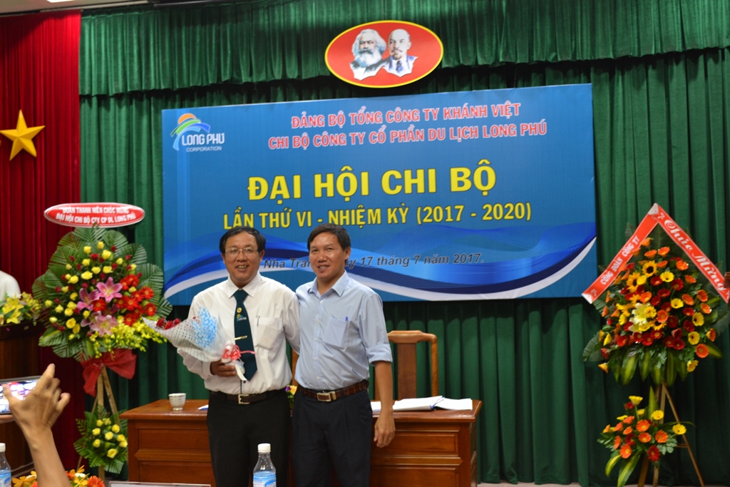 Dai-hoi-chi-bo-nhiem-ky-VI-12