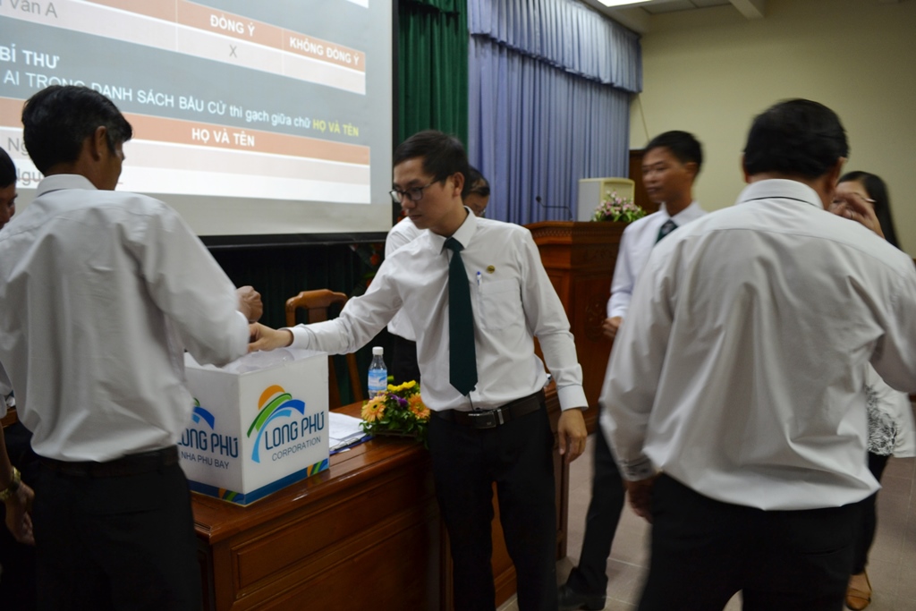 Dai-hoi-chi-bo-nhiem-ky-VI-9