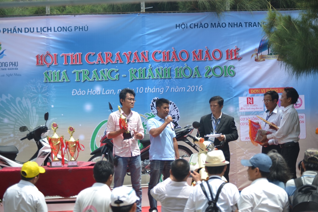 Caraval-chim-chao-mao-he-long-long-phu-2016-giai-ba