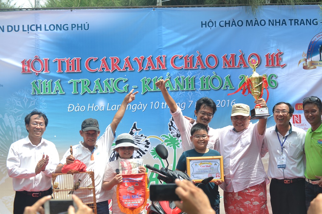 Caraval-chim-chao-mao-he-long-long-phu-2016-giai-nhat