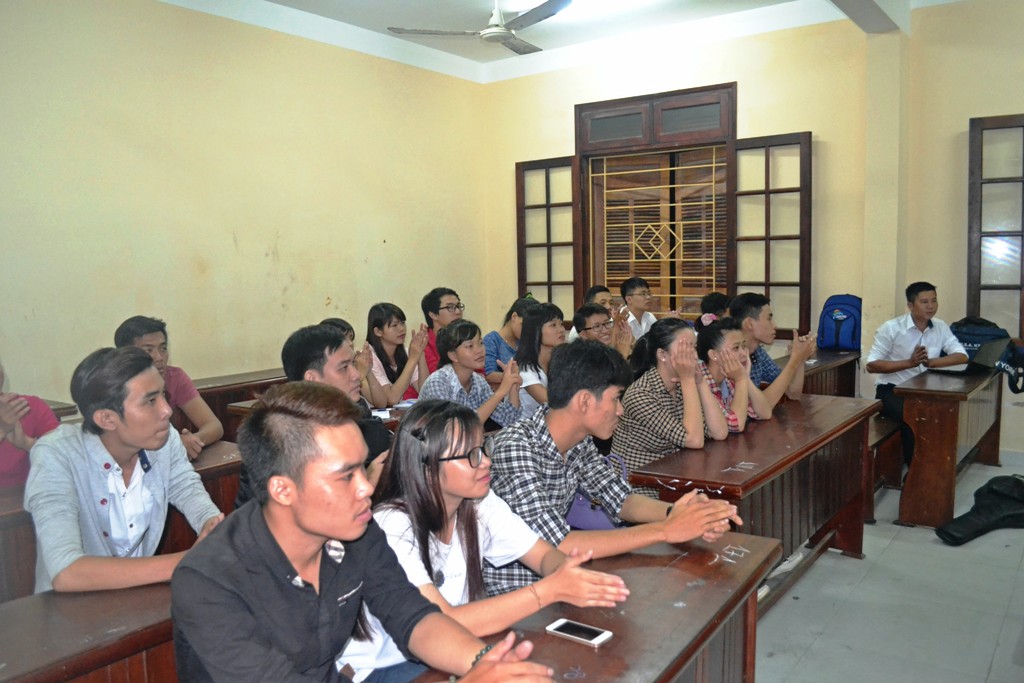 cau-lac-bo-huong-dan-vien-long-phu-9