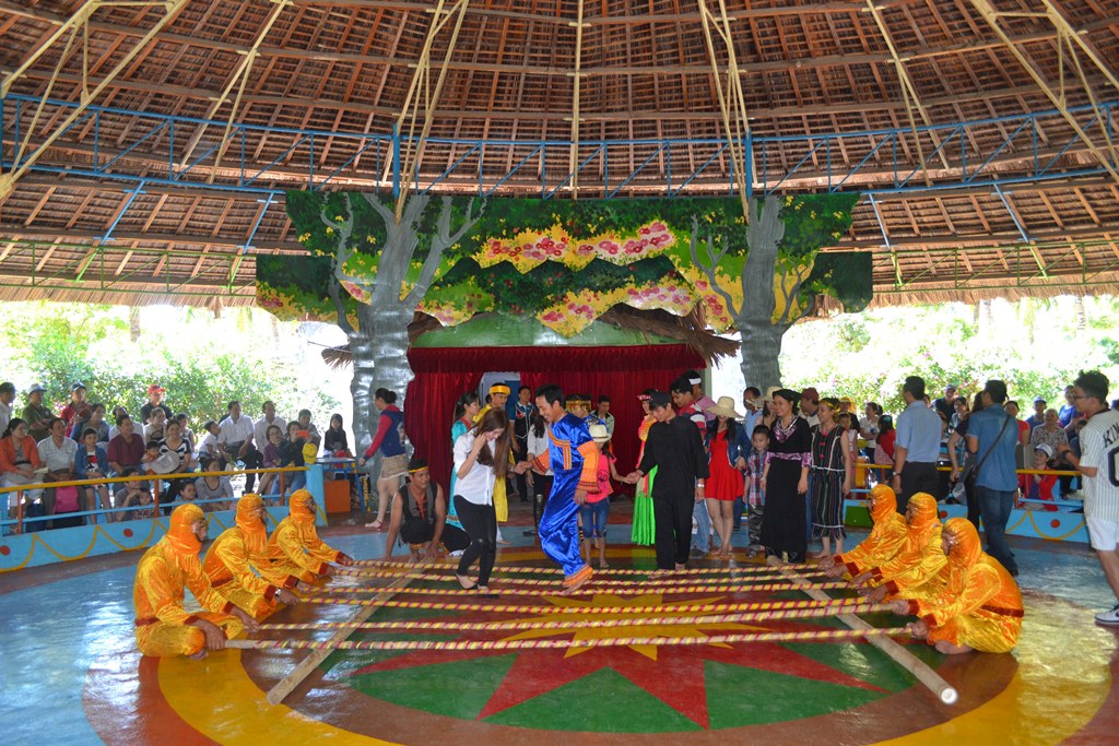 Hoat-dong-le-tet-du-lich-long-phu-2015