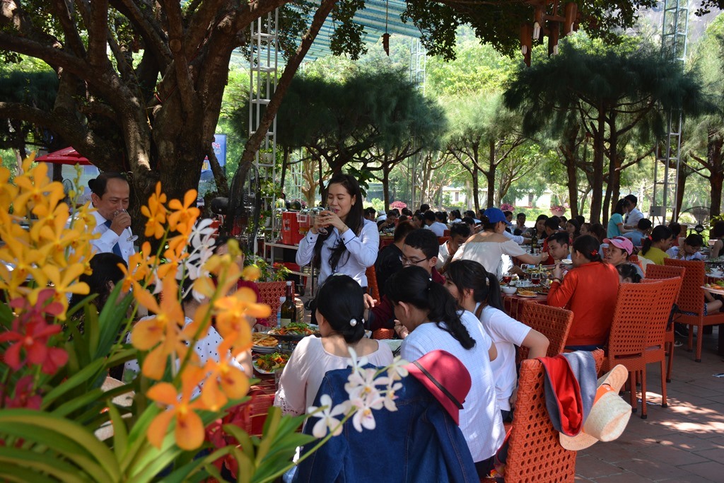 hoi-nghi-khach-hang-nha-phu-tour