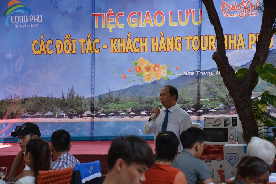 hoi-nghi-khach-hang-nha-phu-tour