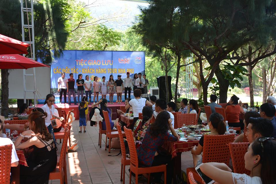 hoi-nghi-khach-hang-nha-phu-tour