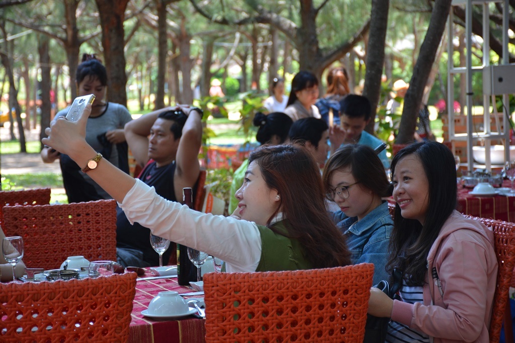 hoi-nghi-khach-hang-nha-phu-tour