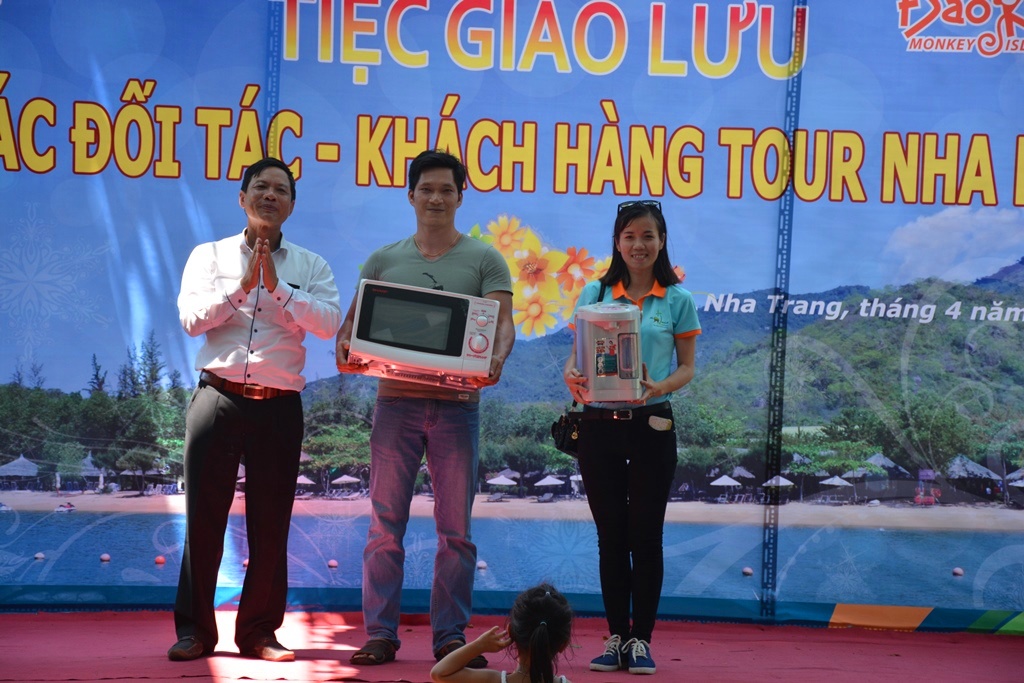 hoi-nghi-khach-hang-nha-phu-tour