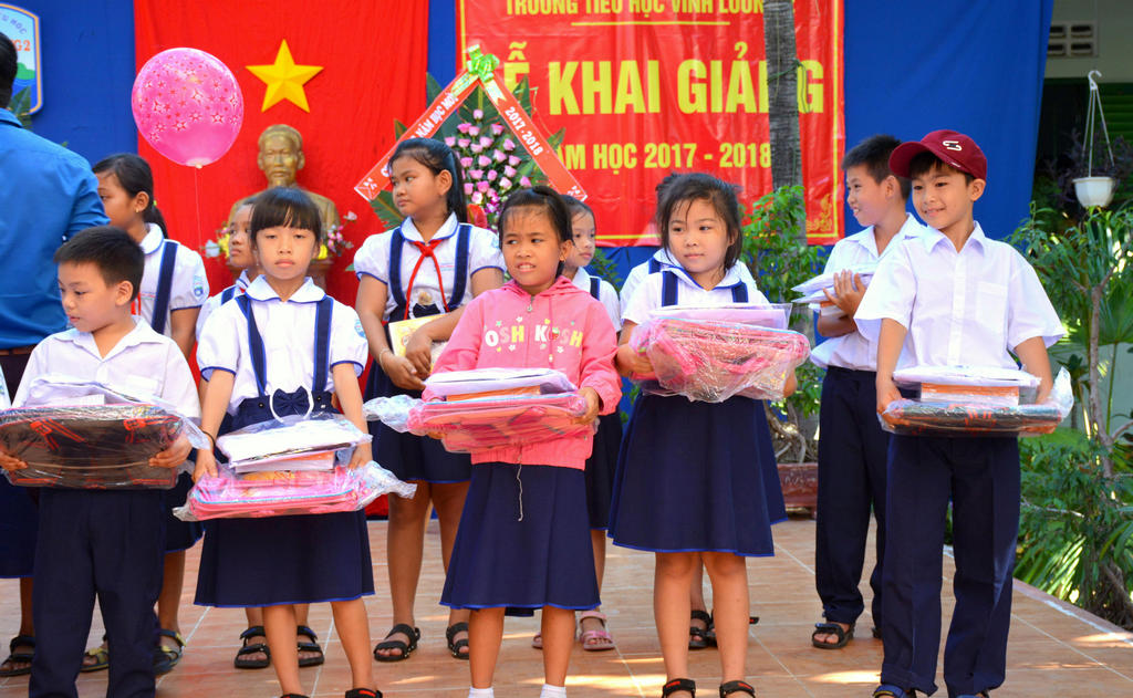 cac-be-nhan-qua-tai-truong-vl2