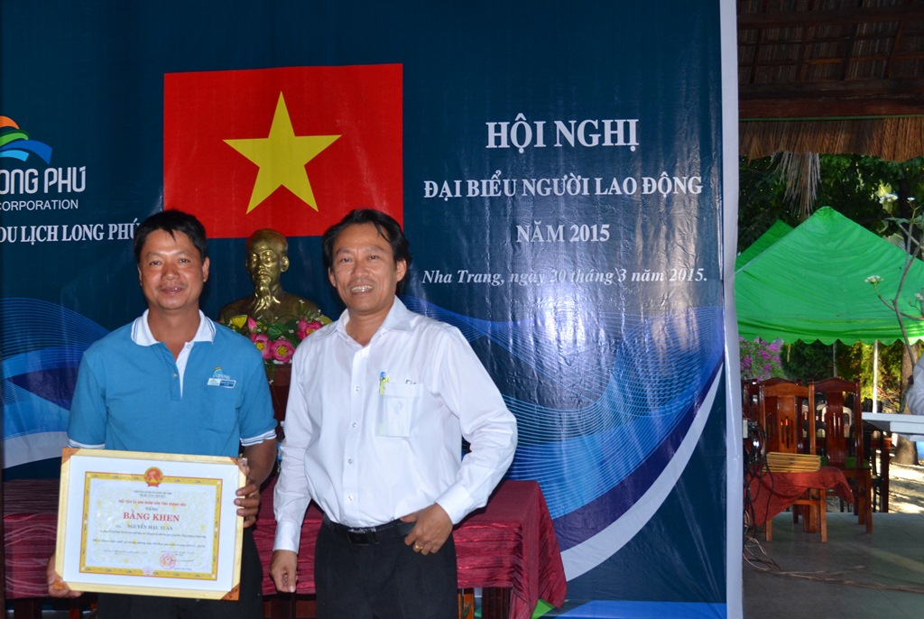 Trao giấy khen cho các cá nhân có thành tích xuất sắc năm 2014 hoi-nghi-nguoi-lao-dong-2015