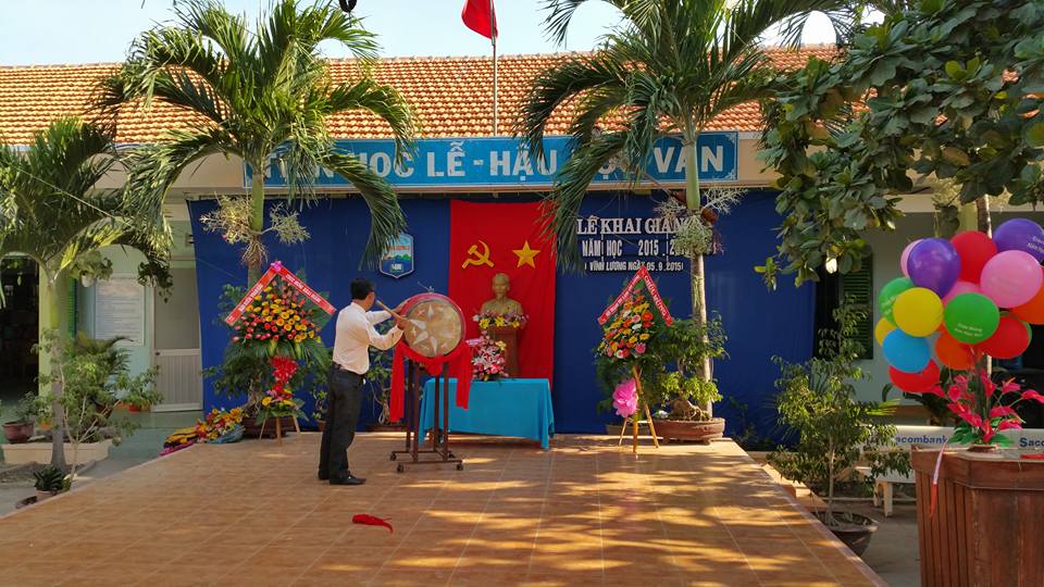 Đại diện ban giám hiệu nhà trường đánh tiếng trống khai giảng năm học mới khai-giang-nam-hoc-2015
